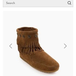 Short grey Minnentonkas